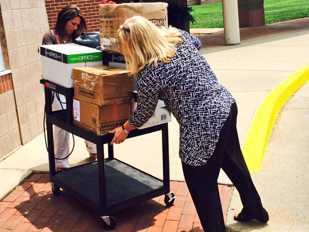 LangevinToni's tweet photo. Keep it rolling!! #STB2015 @KathyEGoff @BriarwoodES #allhandsondeck http://t.co/HQIuT27Ras