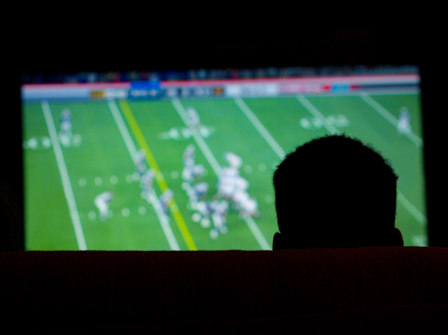 Recode's tweet photo. Is Facebook a TV alternative for advertisers? Not yet. http://t.co/xIY6nlcEOc by @KurtWagner8 http://t.co/6KvysRdLoc