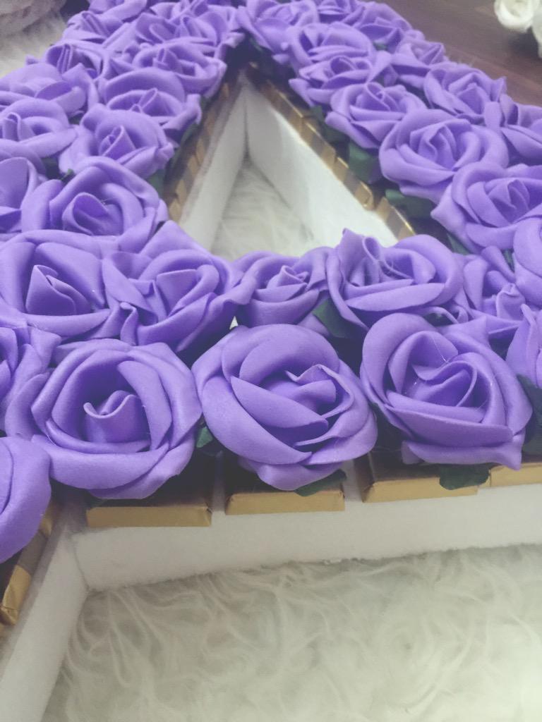 من طلبيات الزبونه الجميله 💜💜 #توزيعات_زواج عبى شكل حروف ورد #حروف_الورد #ورد #حروف #حرفي