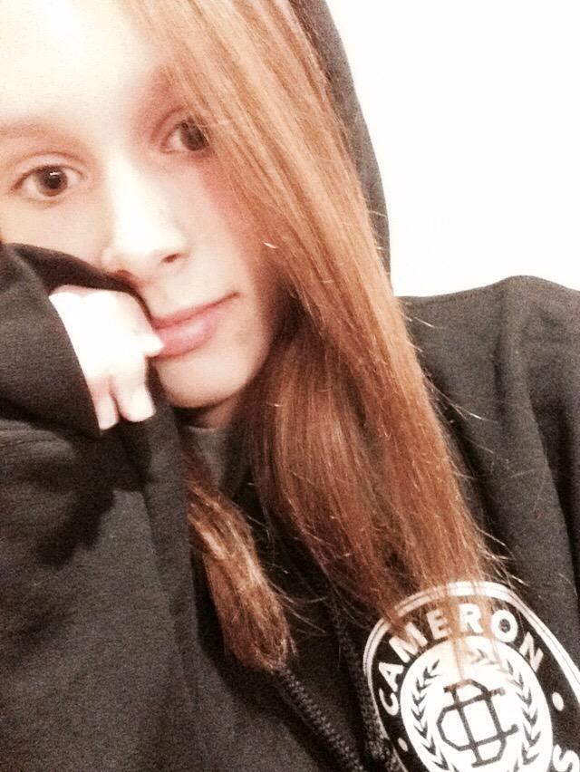 atcamerondallas's tweet photo. #cammerch #cameronmerch @camerondallas MY HOODIE FINALLY CAME IN๐it's so comfy and i think it's my new home tbh http://t.co/jnjk63RRzw