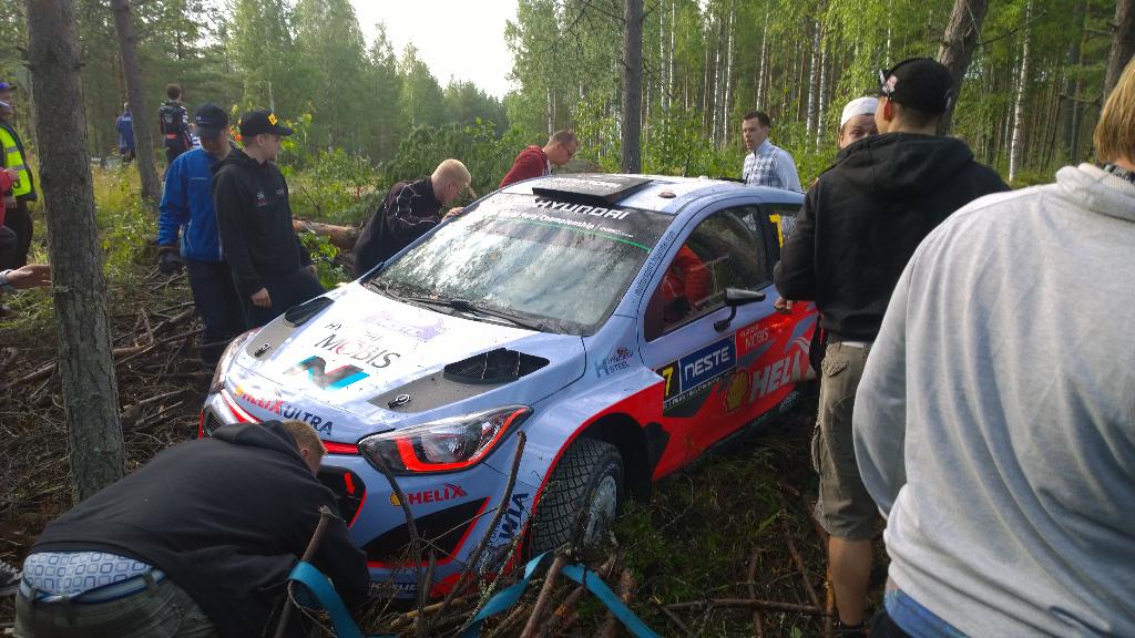 Rally Finlandia 2015 CLI09i-WcAA7iCa