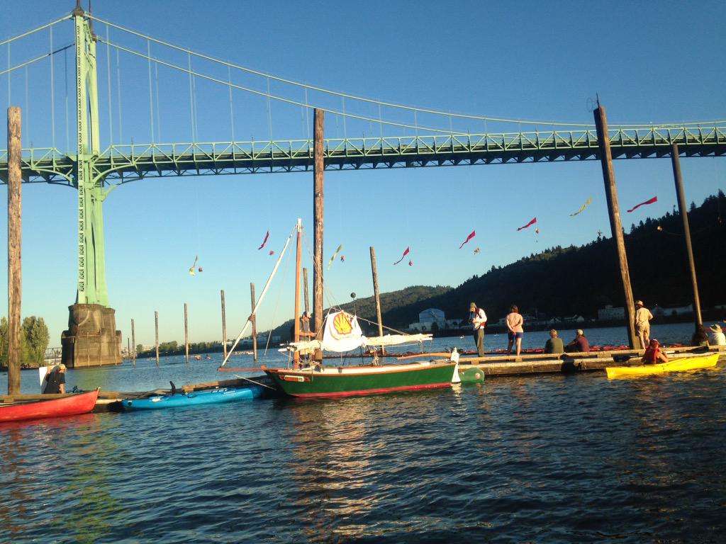michaelbivins44's tweet image. From #Portland's #ShellNo aerial blockade of the Willamette River. #PDXvsShell #ShellNoPDX. @GlobalRevLive