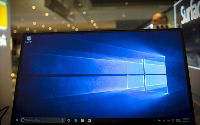 IndiaToday's tweet photo. Windows 10 is free for all, download it now

Read more at: http://t.co/7JQoDTHHxQ http://t.co/TKlgDVMdSK