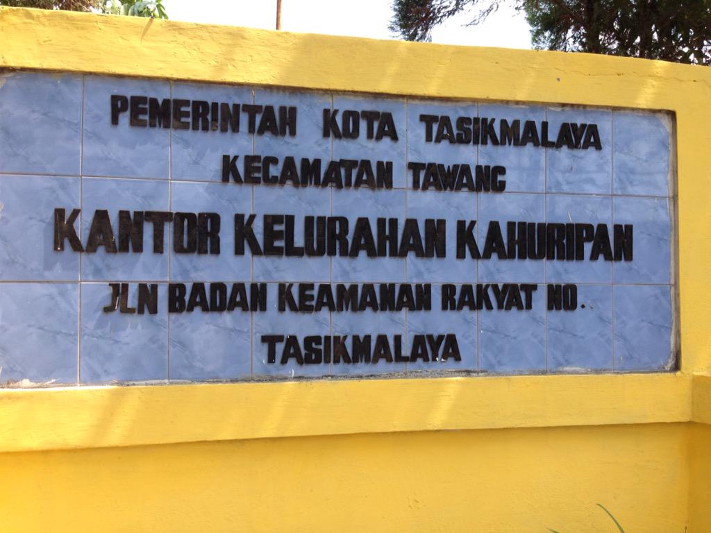 firdaus_ave's tweet photo. Tandatangan lurah Dan stempel disini Ada tarifnya murah #mentalmurahan http://t.co/ldkKa8Gf5S