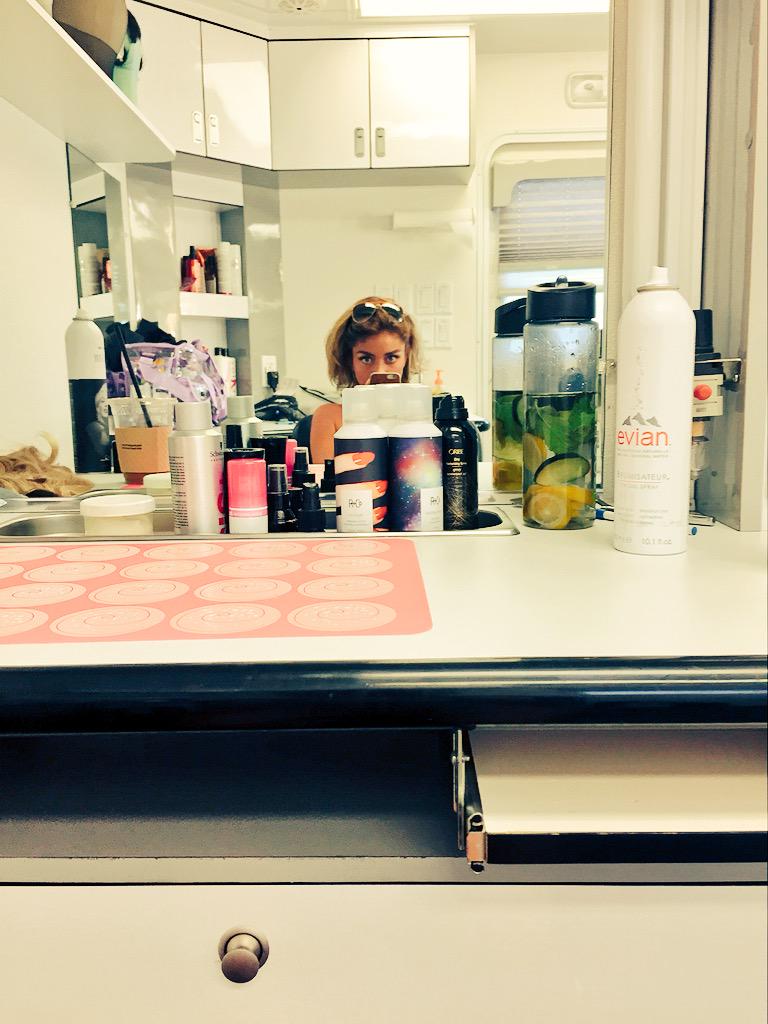 Sarah_Hyland's tweet photo. Sneak peak of Haley before she gets her hair and makeup done. So really just a picture of me being a creeper. http://t.co/sXpCj0Jzgz