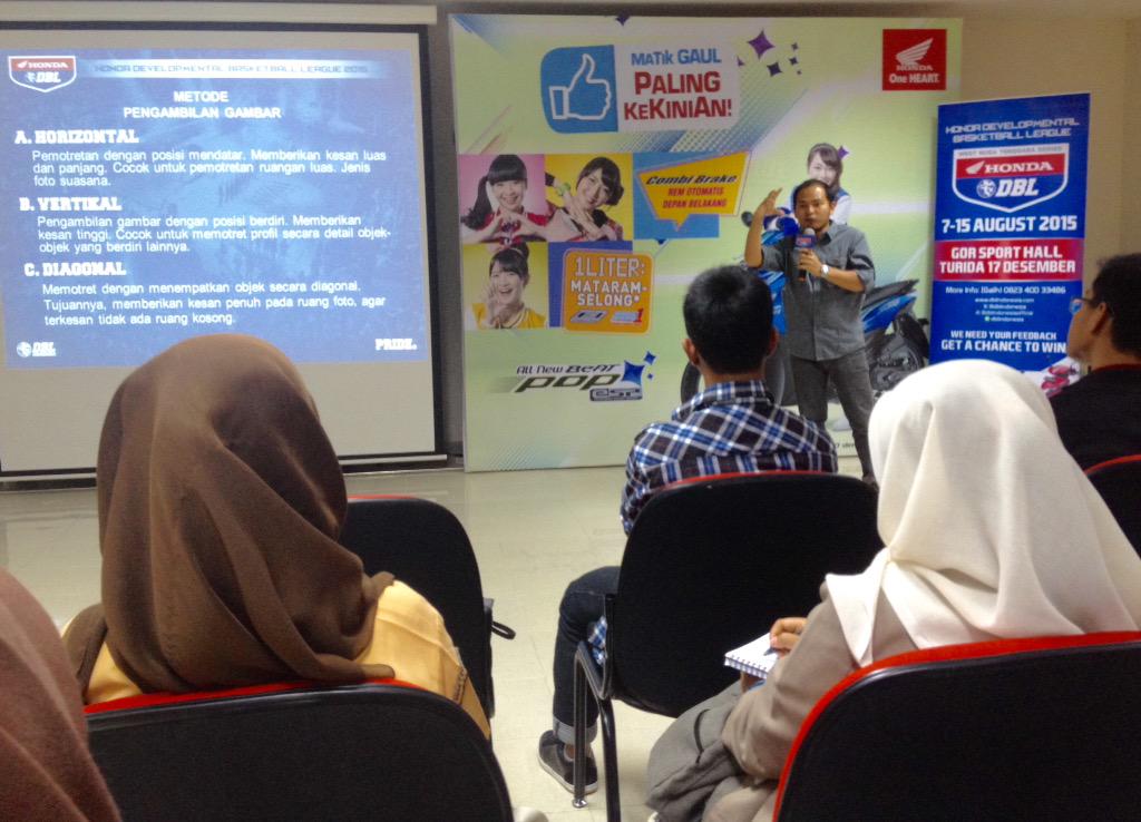 DBL_WestNusa's tweet photo. ini dia pembekalan dari mas Rury @LombokPostKoran untuk peserta #JournalistCompetition. Semoga dpt banyak ilmu ya! http://t.co/qRYPHNa9Pz