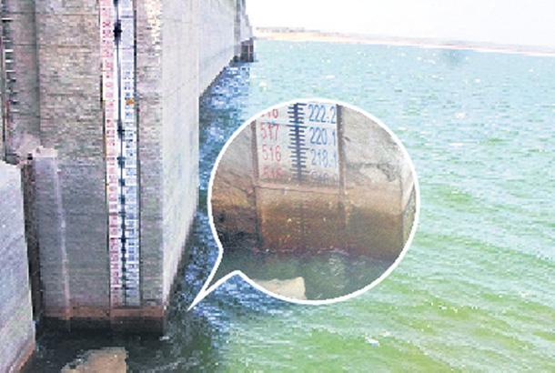 ntdailyonline's tweet photo. డెడ్ స్టోరేజీలో నాగార్జునసాగర్ http://t.co/aLr60AmujU
#nagarjunsagar #deadstorage http://t.co/nWyugypipF