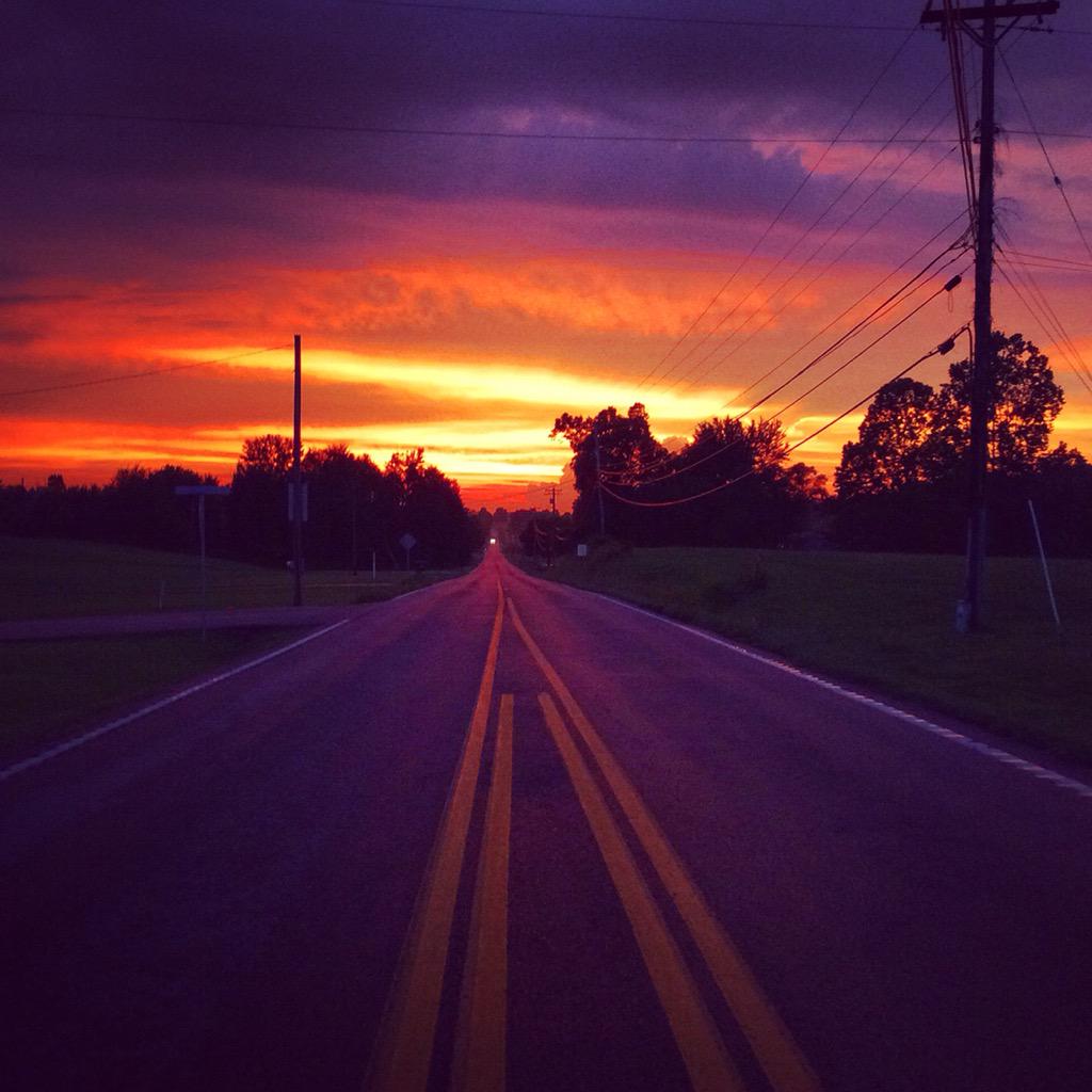 DriveKentucky's tweet photo. There's nothing quite like a western KY sunset after a storm blows thru...💨💦⚡️⛅️🌅 #DriveKentucky #sunset http://t.co/ShS2ll2elH