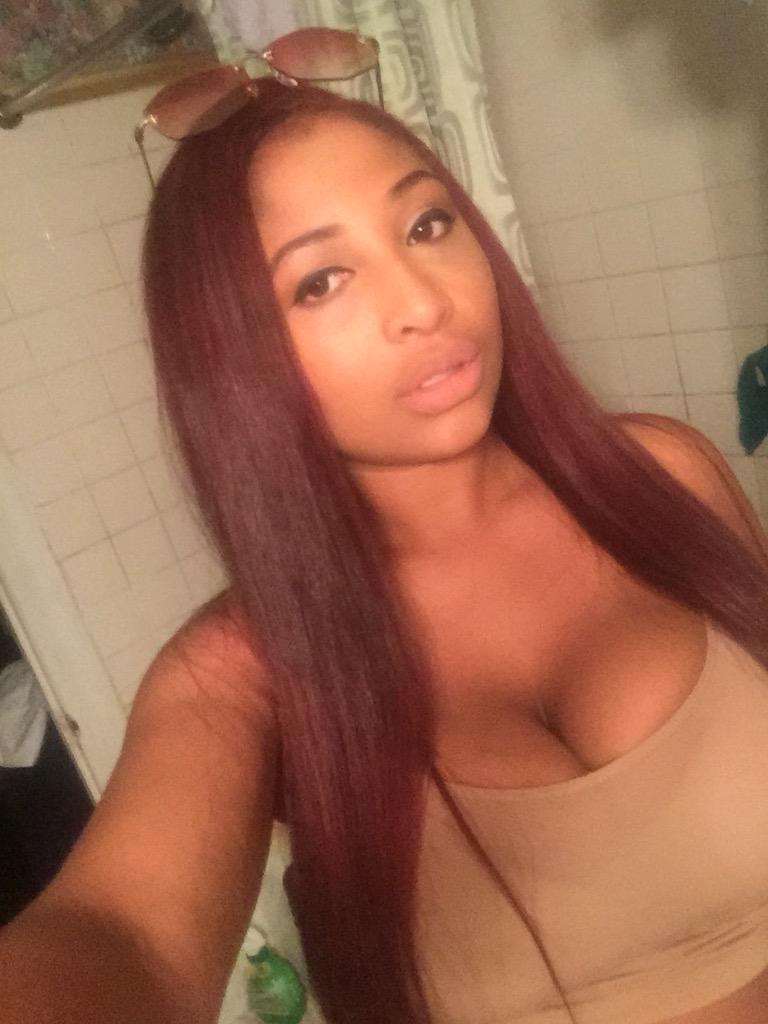 WhatThe__TUCK's tweet photo. @peekeers #NationalLipstickDay #MatteNude http://t.co/yAIxGVzZ7l