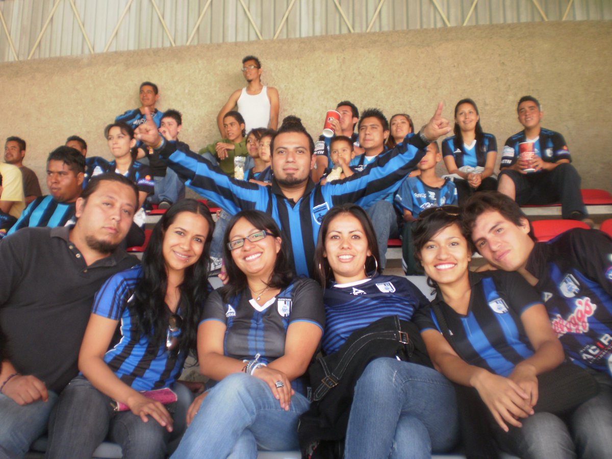 Alacrangel_Qro's tweet photo. #PromoGallos @Jebus_Chocolate @krbjl12 @Club_Queretaro http://t.co/8ahBMDUKFo