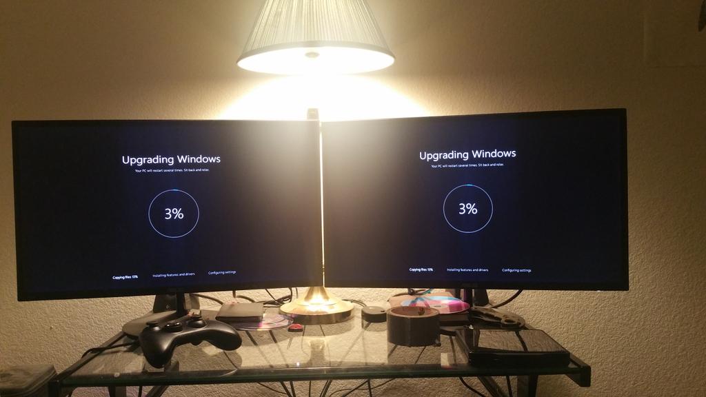 dggreenbaum's tweet photo. Updating. #yolo #Windows10 http://t.co/JDlW3Tr5SP