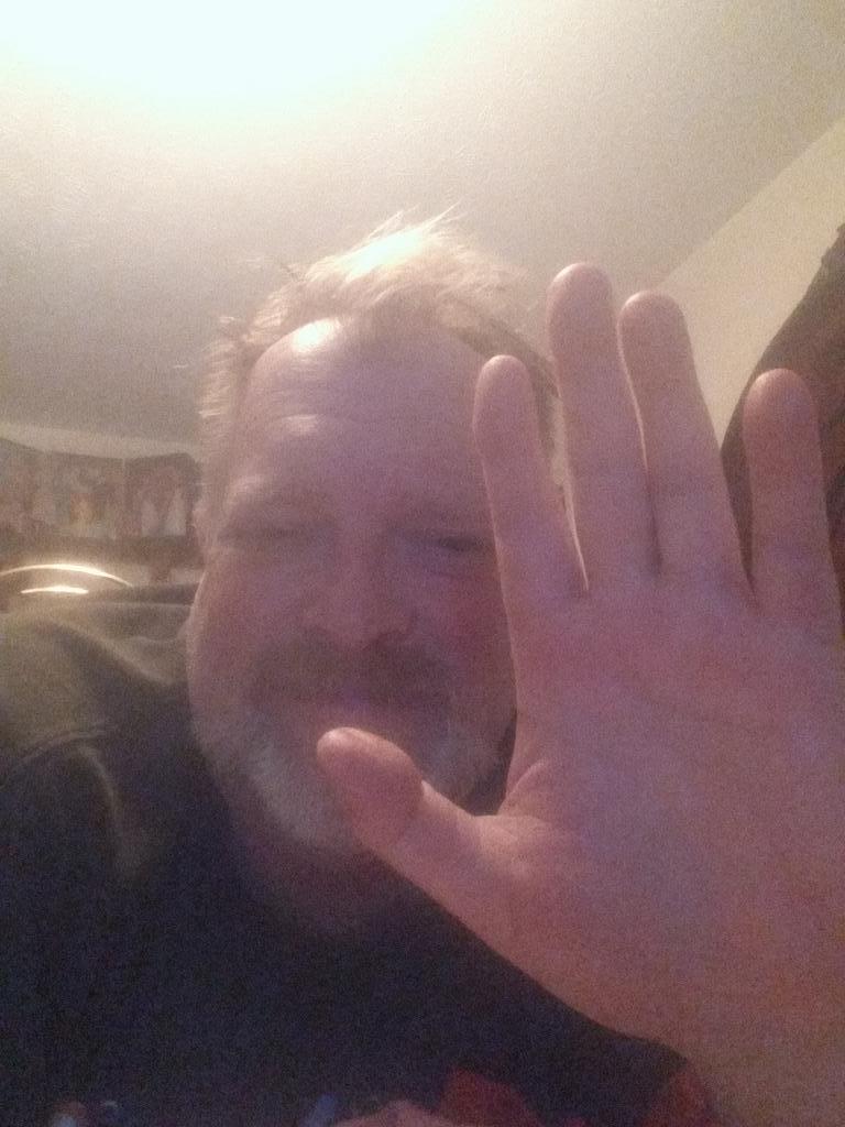 dragbear52's tweet photo. #jazzhands http://t.co/zsJe3dH3zN