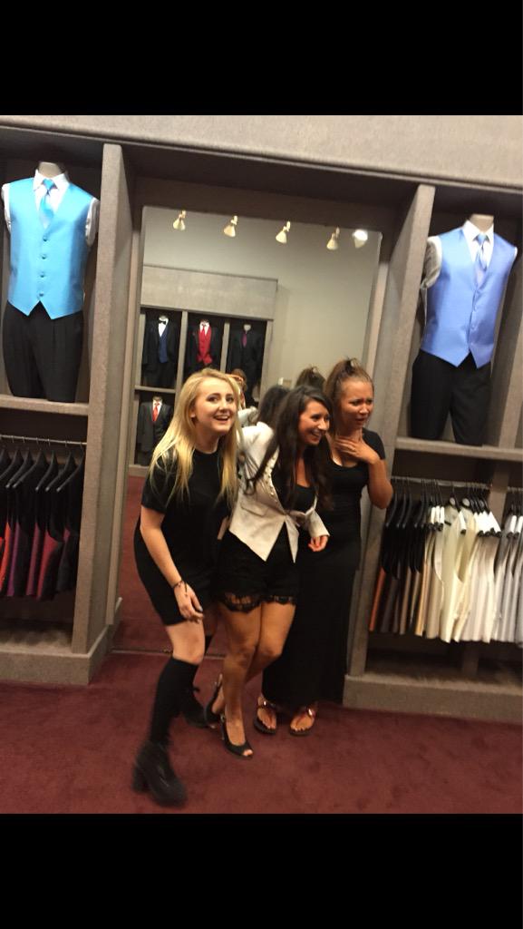 Simplyalllie's tweet photo. Tonight was fun 😍😍 gonna miss Miranda tho 😭😭 http://t.co/Hf4kETE0mm