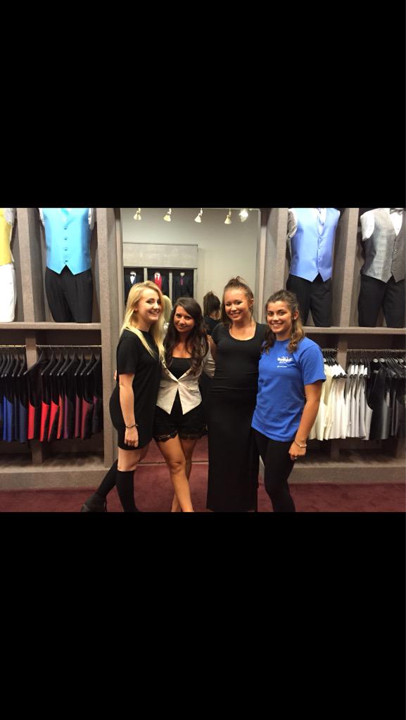 Simplyalllie's tweet photo. Tonight was fun 😍😍 gonna miss Miranda tho 😭😭 http://t.co/Hf4kETE0mm