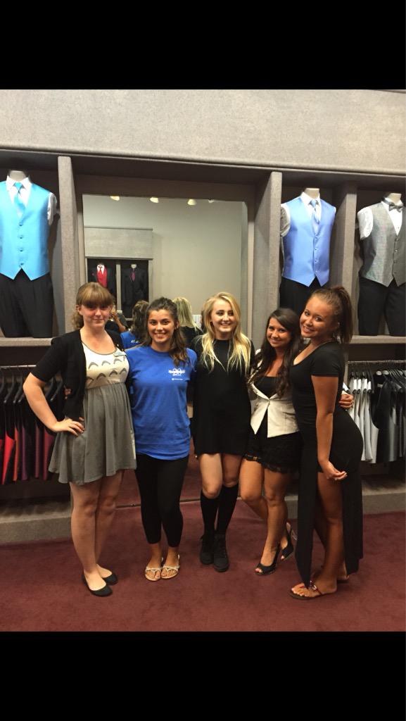 Simplyalllie's tweet photo. Tonight was fun 😍😍 gonna miss Miranda tho 😭😭 http://t.co/Hf4kETE0mm