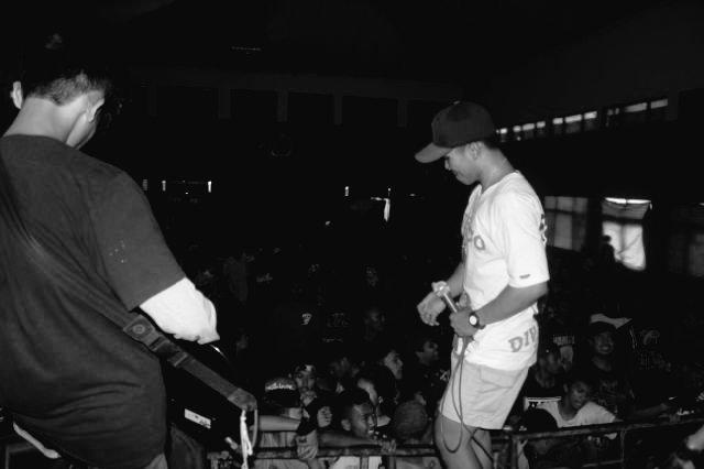 Frankins_Hc's tweet photo. Mencoba mendengar amarah yang tertekan dalam benat mereka... #FKHC #JOMBANGMOSHPITFEST http://t.co/zjWCHzYPAq