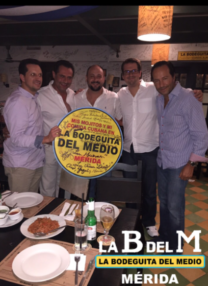BodeguitaMerida's tweet photo. Así disfrutan las noches nuestros Bodeguer@s. ¡¡Estas vacaciones ven a disfrutar nuestra #MúsicaEnVivo!! http://t.co/Lg5RuGgqHI