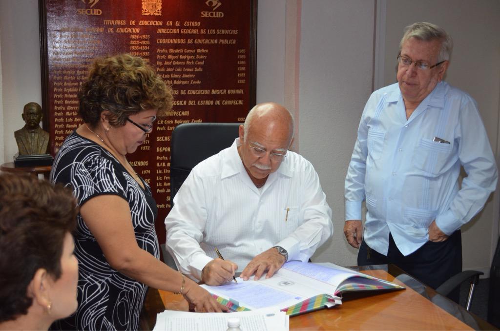 ferortegab's tweet photo. “@SEDUCampeche: #CompromisosCumplidos y notariados en el rubro de #Educación en el gobierno de @ferortegab  al 100 % http://t.co/hqa3AXWKEk”