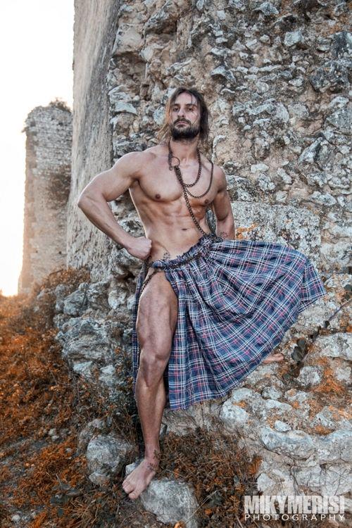 Under Mens Kilts