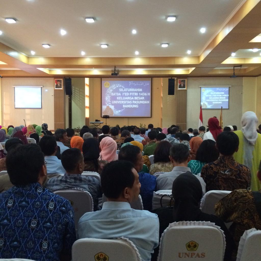 bemunpas's tweet photo. Bem unpas menghadiri acara halal bi halal keluaga besar univ pasundan. @unpas_bandung @infoUNPAS @dulurunpas http://t.co/BkWrRe7NIY