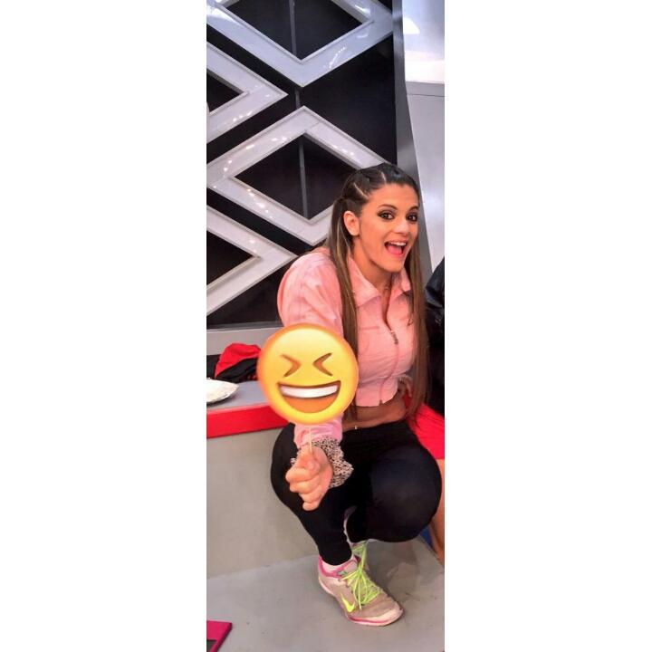 Paulamiqueen's tweet photo. eres la mas linda reina @Paulitadobom http://t.co/xSofaFYKog
