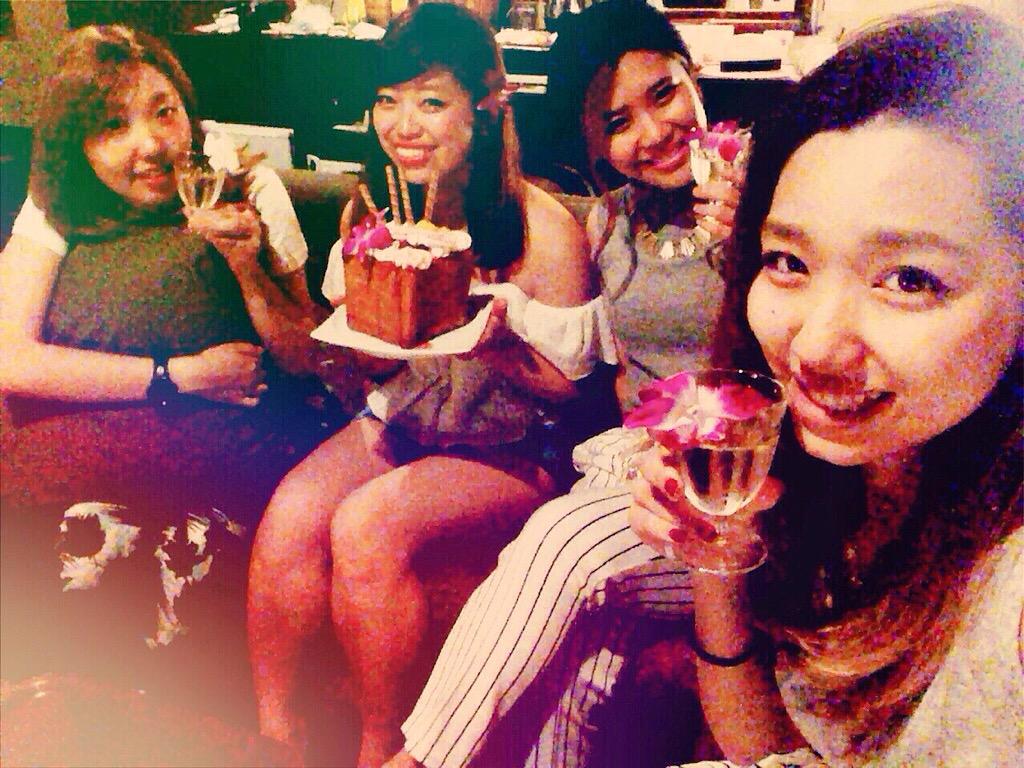 kanchovi_59's tweet photo. ななかとshopping→みんな合流してビア→そのままラブホ女子会🏩（笑）
さいっっこうに楽しかった〜〜💘💘
場面人間たのしすぎ！らぶたん！🍻
#BotanicalTerrace #BaliAn http://t.co/i7Y0alyX3f