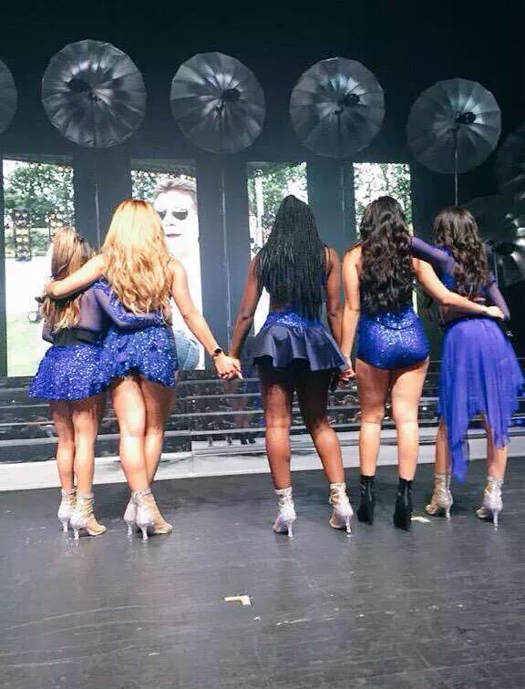 to levantando as mãos pro céu pra ver se deus me leva #SummerReflectionMiami