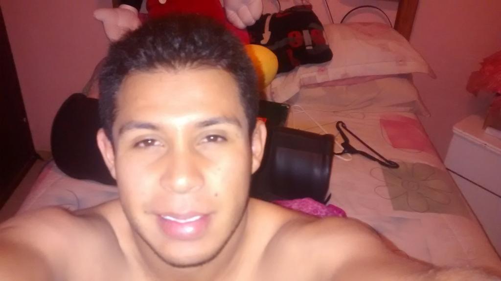 AngelCoyotes93's tweet photo. Calor y calor y mucho sueño 
#ceradedesvelado http://t.co/FEOSMhZ4gS