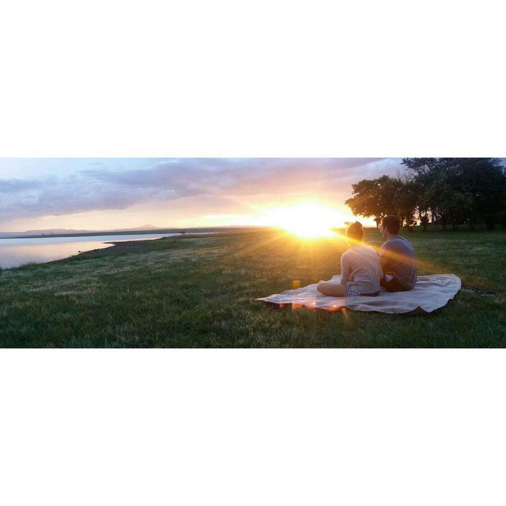 GoIdenEra's tweet photo. a rad date would be http://t.co/UBLnu1skS9