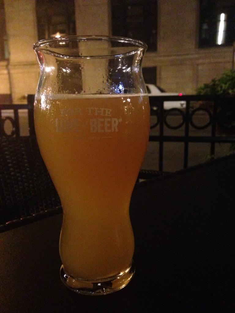 KenzieW8's tweet photo. For the #loveofbeer #Chicago #beautifulnight #cheers http://t.co/2En818MZYA