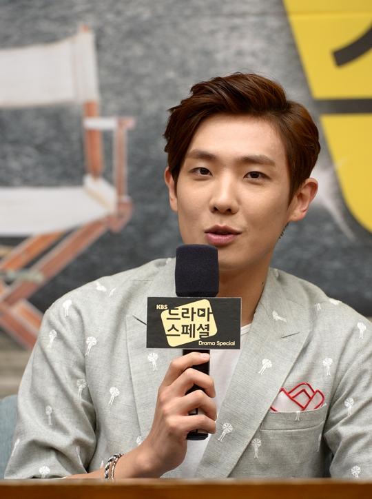 Grey_with_Joon's tweet photo. ‘귀신은 뭐하나’ 이준, 연기력 관련 “3일에 한 번씩 슬럼프가 온다” (출처 : 스포츠경향 | 네이버 TV연예) http://t.co/Aa9hWJvIFl http://t.co/dBWs6w0Kvi