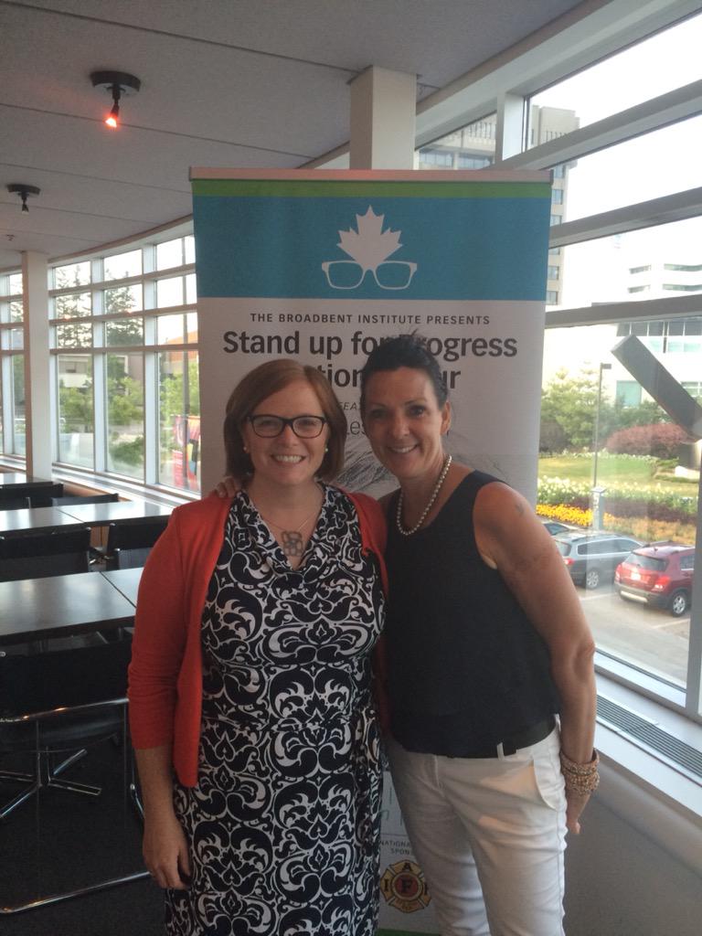 OshawaNDP's tweet photo. Exciting night for @OshawaNDP - @broadbent #StandForProgress with @Harryslaststand, Ed Broadbent and @MFowlerOshawa http://t.co/jFMJAd7Z3P