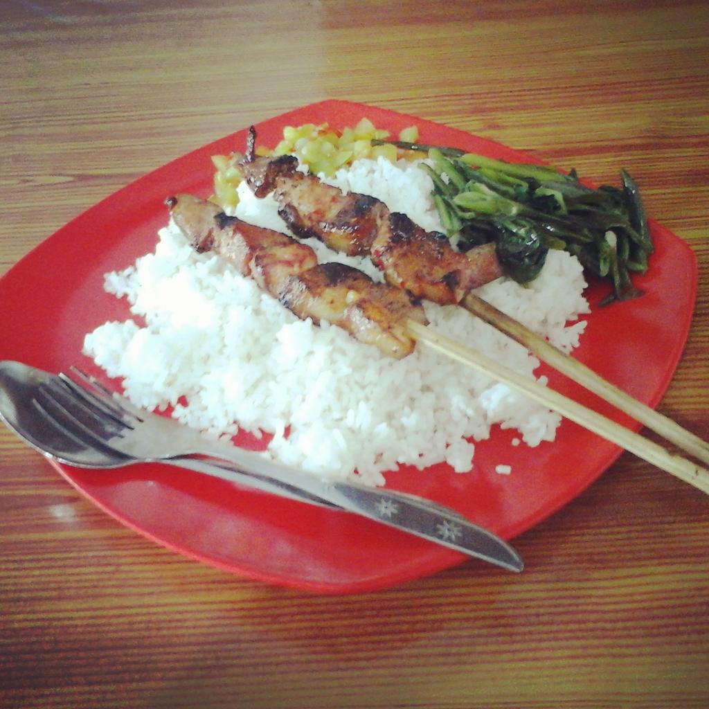 LawaManado's tweet photo. Spaya dpa lia kekinian, sblm mkn divotret dulu 😆 #makananenak http://t.co/5mpgDG8IxY