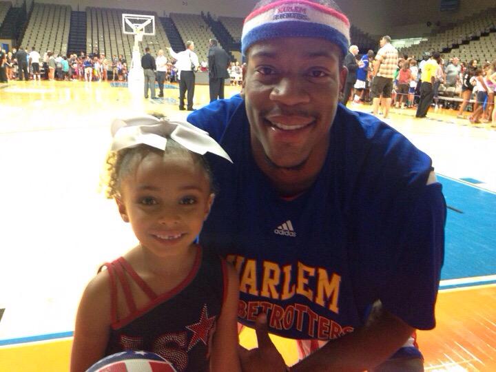 AllStarOneNJ's tweet photo. FC/LL/EX/SL Had so much fun at Harlem Globetrotters! #teambonding #halftimeroutine #allstaronehasmorefun ⭐️🎀🏀 http://t.co/vP97Q3FB4v
