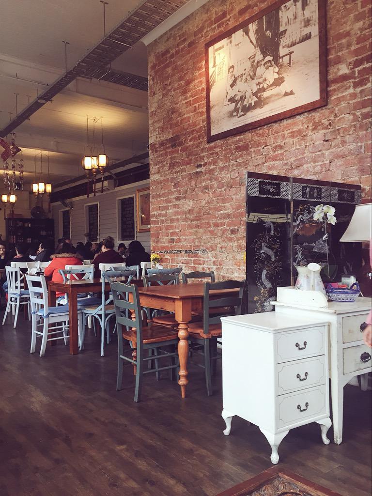 woofcreative's tweet image. Venturing out to #jindathai for lunch - interesting furniture pieces! #rustic #thaifood