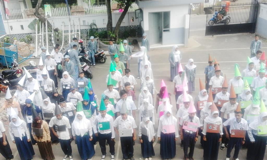 Sekarang Casisnya lagi latihan LBB di Lapangan sekolah ☺ Semoga bermanfaat latihannya 🙆🙌