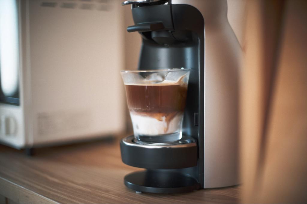 幡野 広志 カートリッジ式のコーヒーメーカーを購入 便利すぎてつい飲みすぎてしまう もう普通のコーヒーメーカーには戻れない 濃いエスプレッソに多めのミルクを入れるのがお気に入り 美味しい Http T Co Yx5ivlj4rg