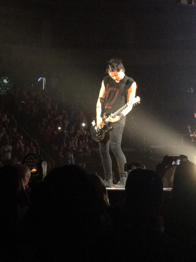 happilynarryx's tweet photo. @Michael5SOS HAD THE TIME OF MY LIFE TONIGHT MICHAEL! THANK YOU SO MUCH http://t.co/BbtduO3696