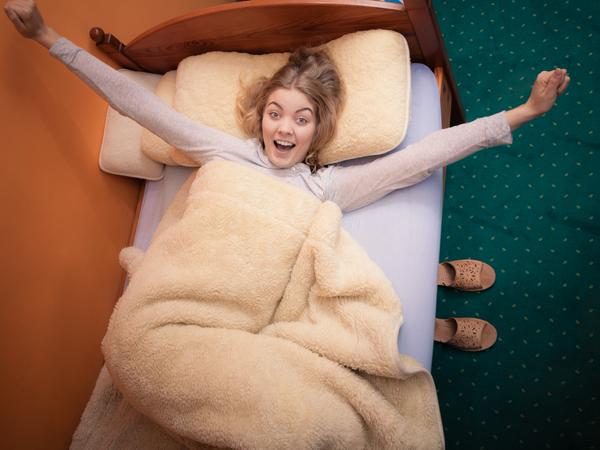 BusinessInsider's tweet photo. More sleep makes you happier — and 21 other discoveries from sleep-tracking devices http://t.co/13AGQYjIHe http://t.co/aQQxBMaz5p