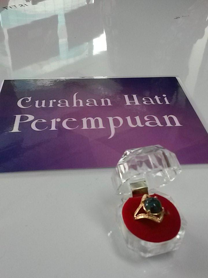 CerPen_transtv's tweet image. Batu akik ini dihadiahkan oleh Ibu Suci dr Sumatera Barat u/ sahabat perempuan dgn cara memberikan tema u/ #CHPTTV