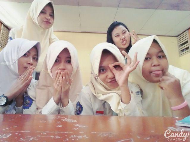 Mellindaa98's tweet photo. FreeTime#sekolah @ShabilTharavo http://t.co/J9ge6GUxAi