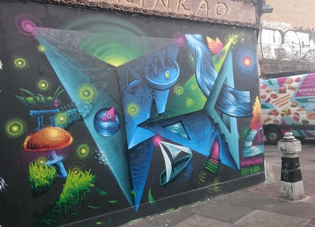 MariaB074's tweet photo. Saw this at the beginning of July.So colourful http://t.co/iVH0lhKTHJ