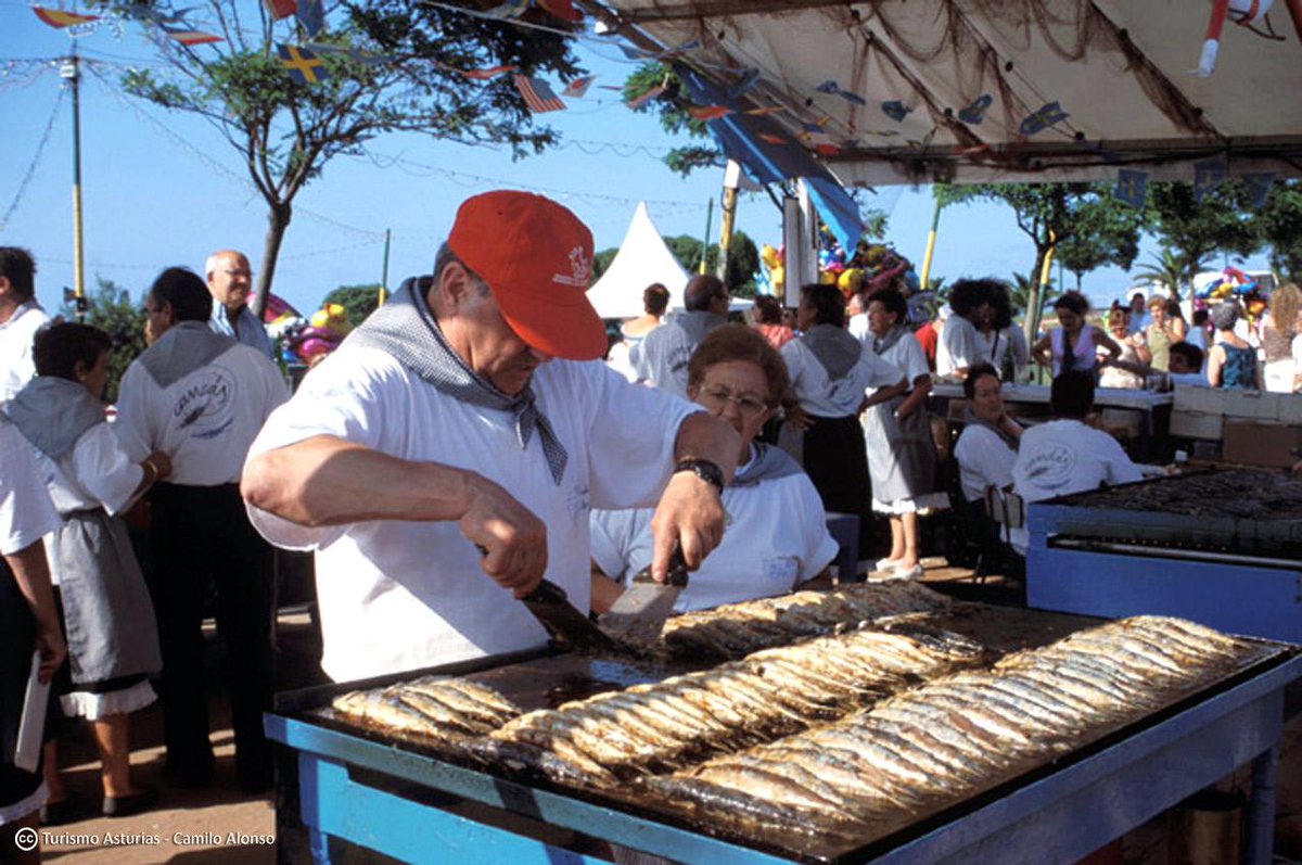 Y mañana... ¡Festival de la Sardina en #Candás! bit.ly/1MzfMf7