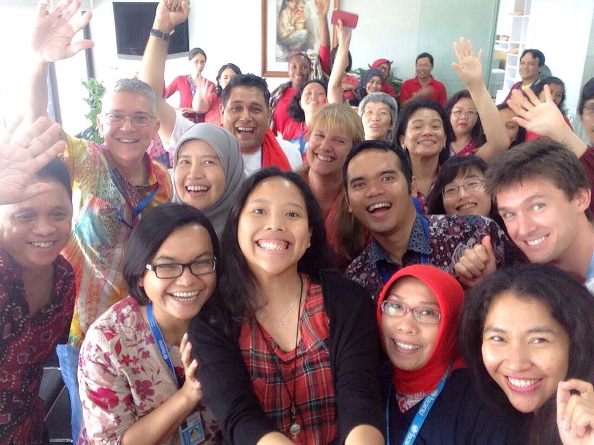 Sasmintul's tweet photo. Fun-ness in @UNICEFIndonesia :D #BedatapiTeman #FriendshipDay @UReport_id @anissa_elok @nickbakeryeah @cartenszlabs http://t.co/pLfo9kItGs
