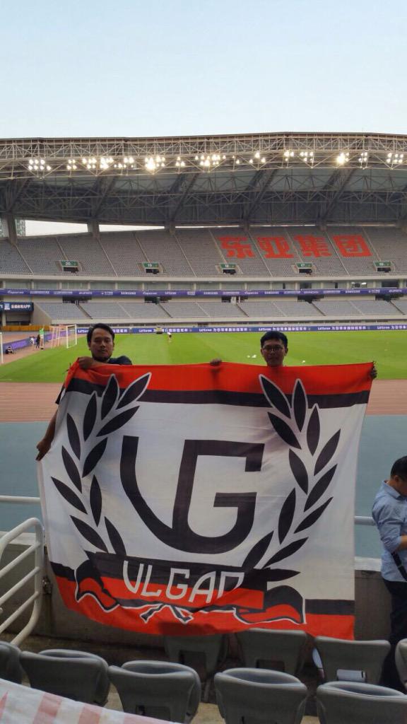 InfoULGAD's tweet photo. Banner ulgad @MilanistiOrId at Shanghai Stadium
we follow you @acmilan over land and sea!
#awadaysChina #FORZAMILAN http://t.co/7jYG9Cc37f