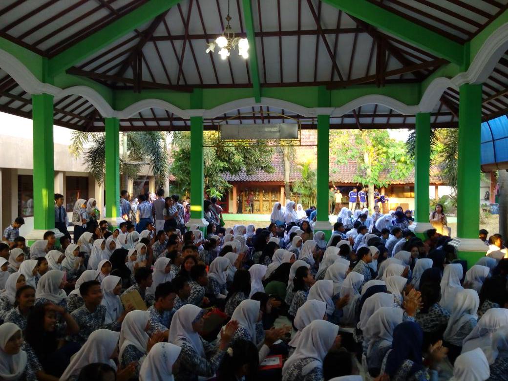 choi_ji_ung_'s tweet photo. @officialSmuray #MPLS2015 #MPLSSMURAY harii terakhirr hiks hiks.. :"( http://t.co/3jfGm7uLzW