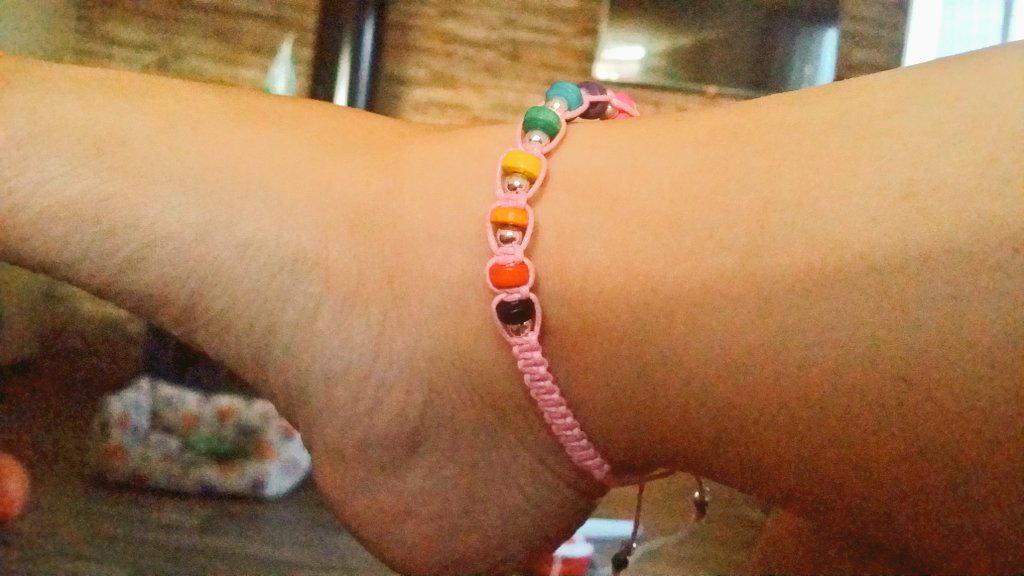 tonipeapeuela's tweet photo. Gracias a mis dos cuchufletas por esta pulsera tan chuliiiii @Inma_Aries @Joselibra92 😍😍😍 http://t.co/FubvcoT4vW