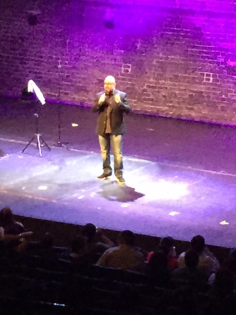 Rocky_StandUp's tweet photo. Enorme!!! Amigo @maujalife de verdad #ReimosMil eres grande... http://t.co/Z6cNBuwb1J