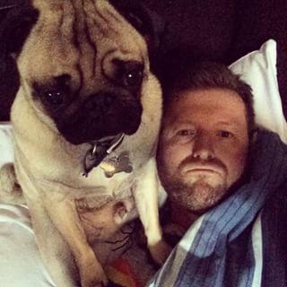 Joy_PhotoCam's tweet image. Attacked by giant pug! #ollypix #giantpug #giantdog #pugsofinstagram #pug findelight.net/puggie_detail.…