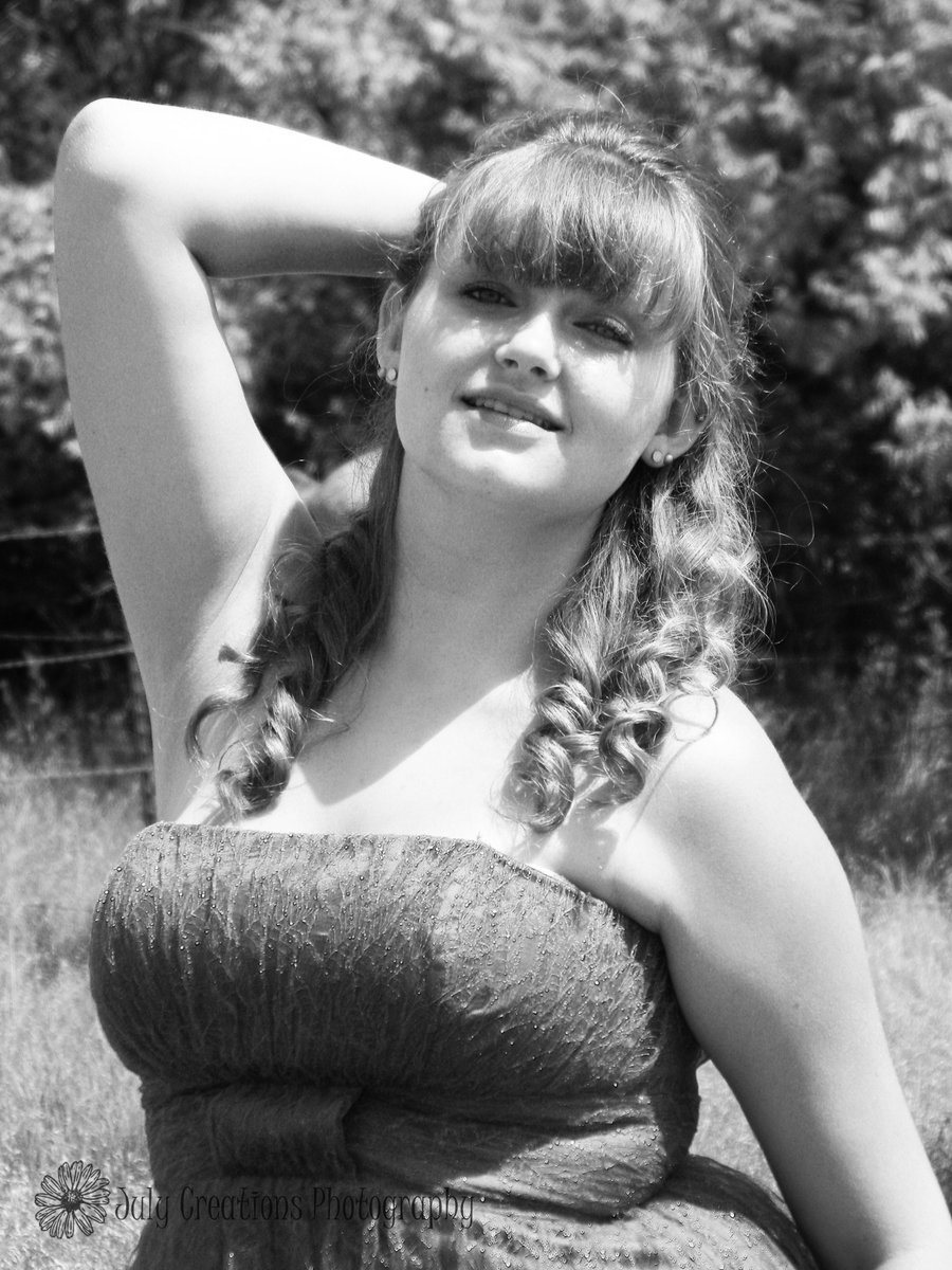 BairdHarlee's tweet photo. love my black &amp;whites http://t.co/dYl7br418m